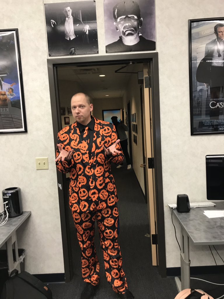 Kyle_Juntunen's tweet photo. Any questions?! #hocowk #wickedwednesday @AllenHS_CTE @AllenHS_Eagles @nbcsnl @tomhanks https://t.co/RO4u6MH2Ab