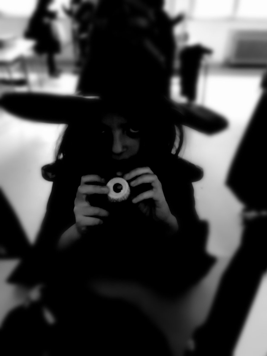 PauGonCB's tweet photo. Trick or treat? 🧙‍♀️ #trickortreat @ColBernadette #primary #HappyHalloween https://t.co/u2OohFDSzl