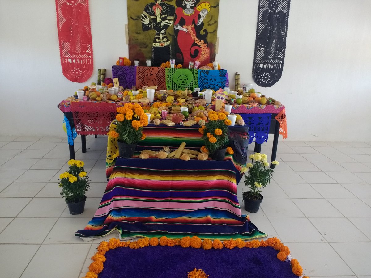 cbtis287's tweet photo. @cbtis287 contribuyendo con la preservación de nuestras tradiciones mexicanas con nuestra Ofrenda de Día de Muertos 2018 @Sylvia_OrtegaS @Uemstis @rcantoraluriza @Semshgo @DanielFragosoT https://t.co/A1IBoInOWX