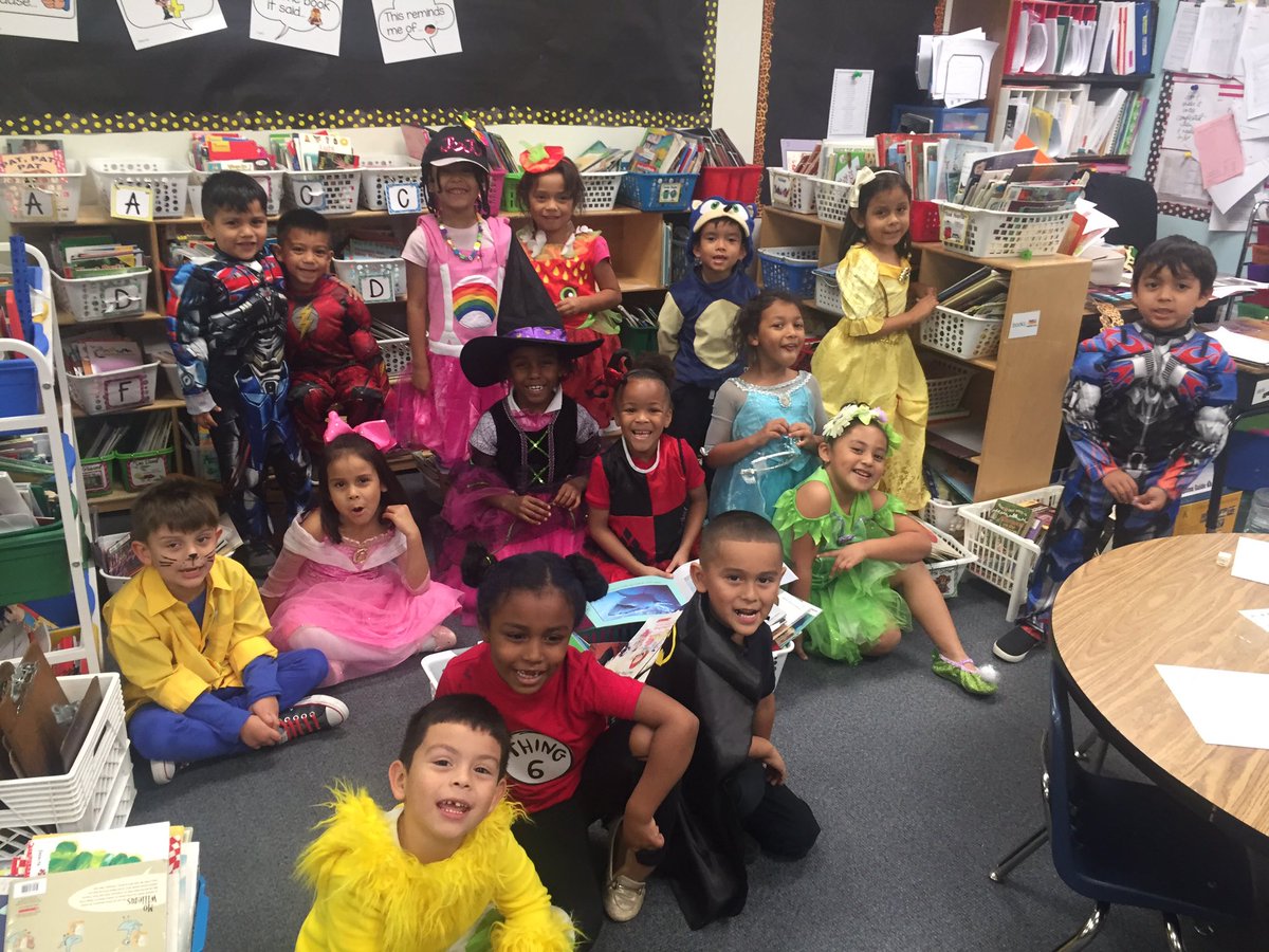 miabohann1's tweet photo. Happy Halloween!π#bookcharacters #wellmostofthem π#welovekinder #central @DeniseSanjurjo @CentralCFB https://t.co/v1yJw5mhJc