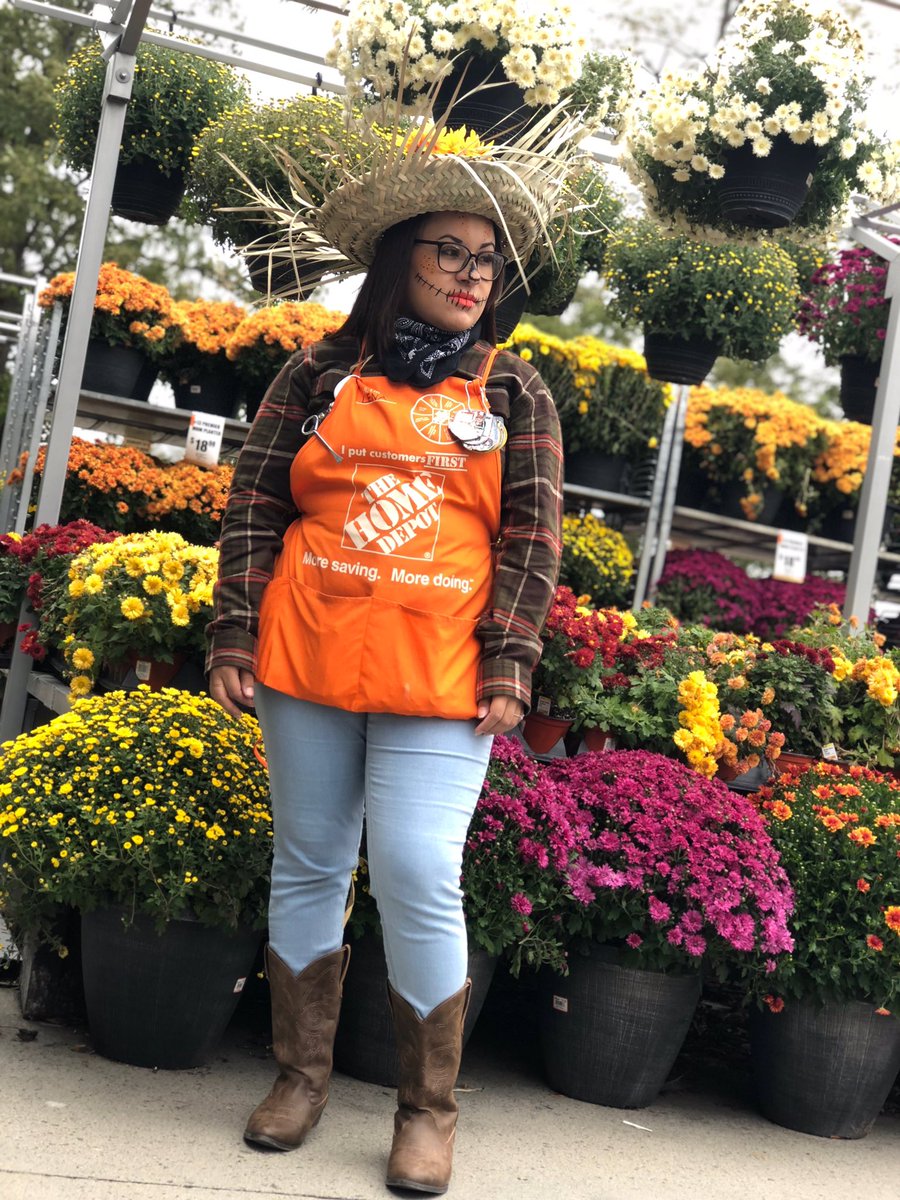 Bethany1239THD's tweet photo. Let the Homerween contest begin!! Our associates look amazing. #CAM2018 #1239doesitagain https://t.co/aWr85EVFUU