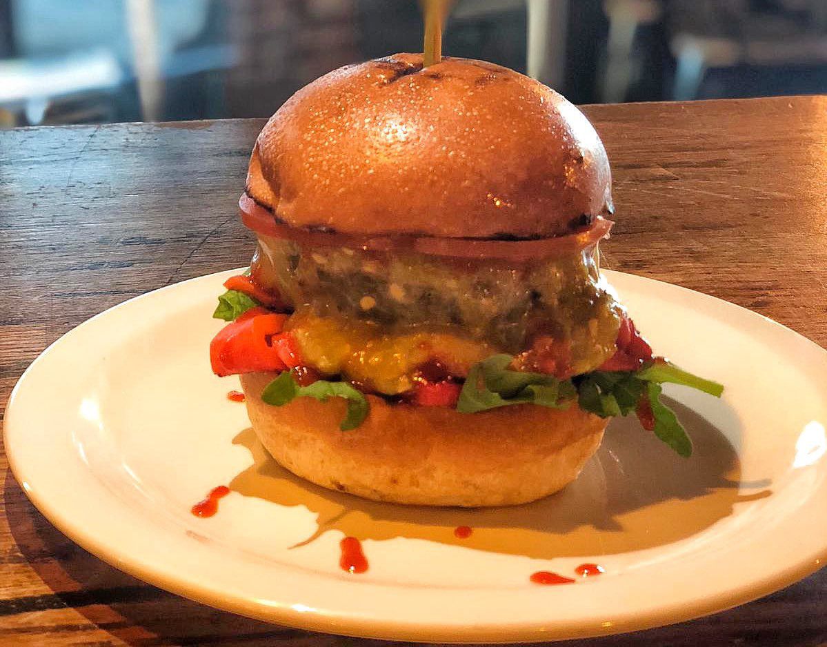 HAPPY HALLOWEEN!! 🧟‍♂️🧟‍♀️👻🎃

Treat yourself to our Halloween Special, tonight!

6oz Beef Patty, Green chilli sauce, Monterey Jack cheese, roasted peppers, rocket, tomato, gherkins and Sriracha hot sauce.