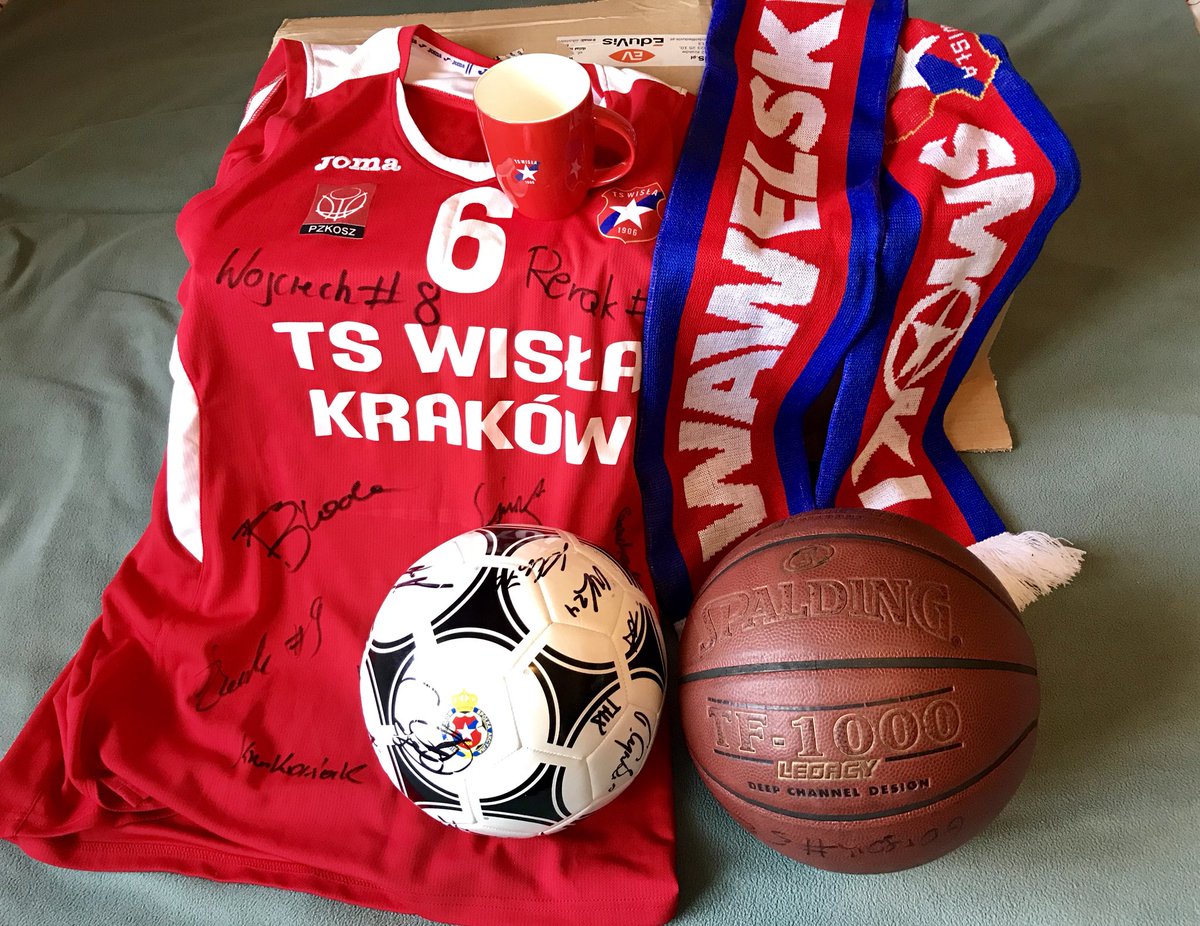 Dzieki <a href="/WawelskieSmoki/">Wawelskie Smoki</a> 🤟🏼😊 , fanty w koncu dotarły do USA. dzieki rowniez <a href="/Fans4Club/">Fans4Club</a> <a href="/wislaportal/">Wisła Portal</a> za akcje , nerwowo bylo ale juz jest ok.   Pozdr.