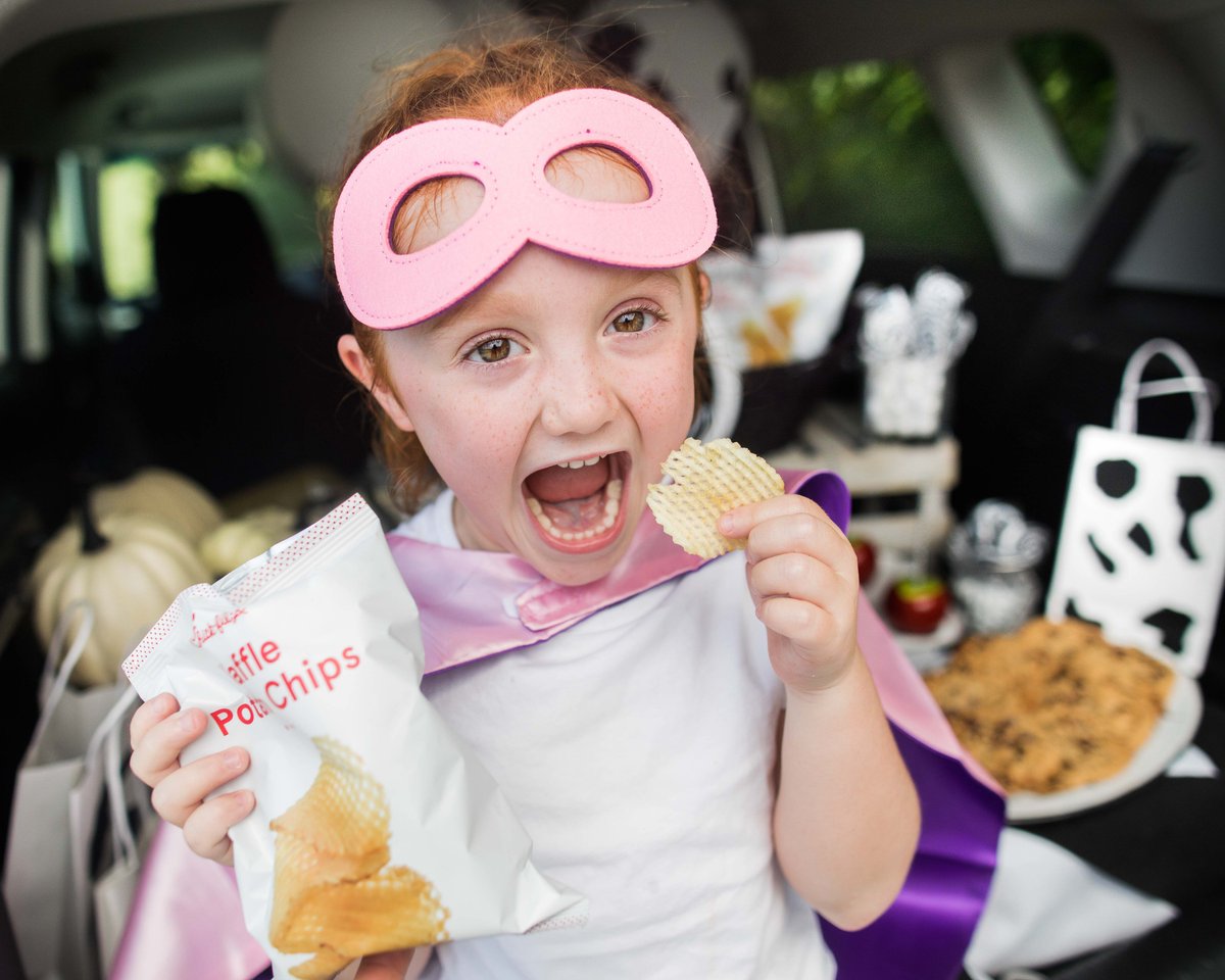 ftwrightcfa's tweet image. Rain 🌧 is trying to ruin Halloween 🎃 but we won't let it! TODAY ONLY from 3-5PM bring your kid dressed in a Halloween costume 👻 and they will get a FREE Kid's Meal 🥤Tag a friend! 
**DINING ROOM ONLY at Chick-fil-A Fort Wright**
*** 3:00 - 5:00 PM ONLY ***
#cfafortwright