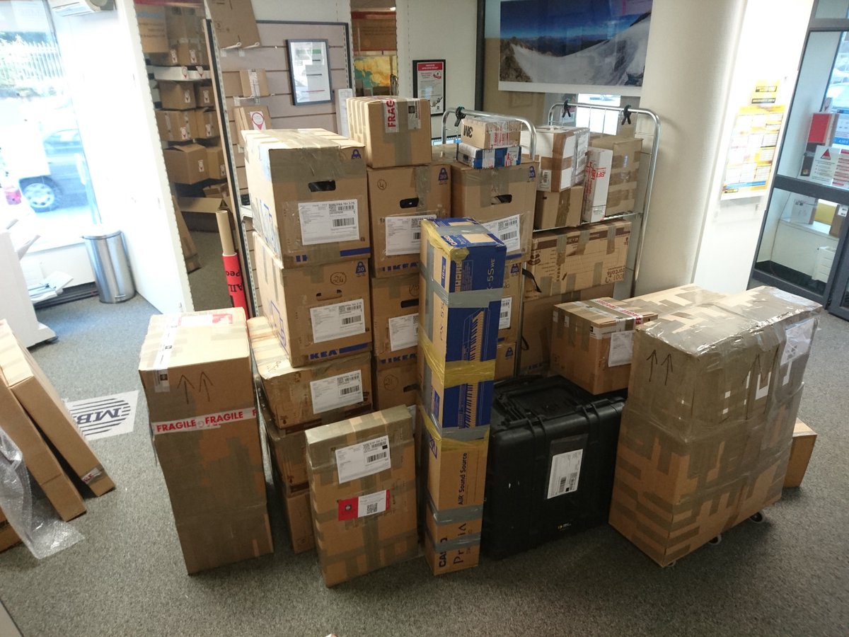 MBE_Chambery's tweet image. Une journée de travail bien remplie pour notre équipe aujourd'hui... Merci pour votre confiance 😍📦✈️ .   #peoplepossible