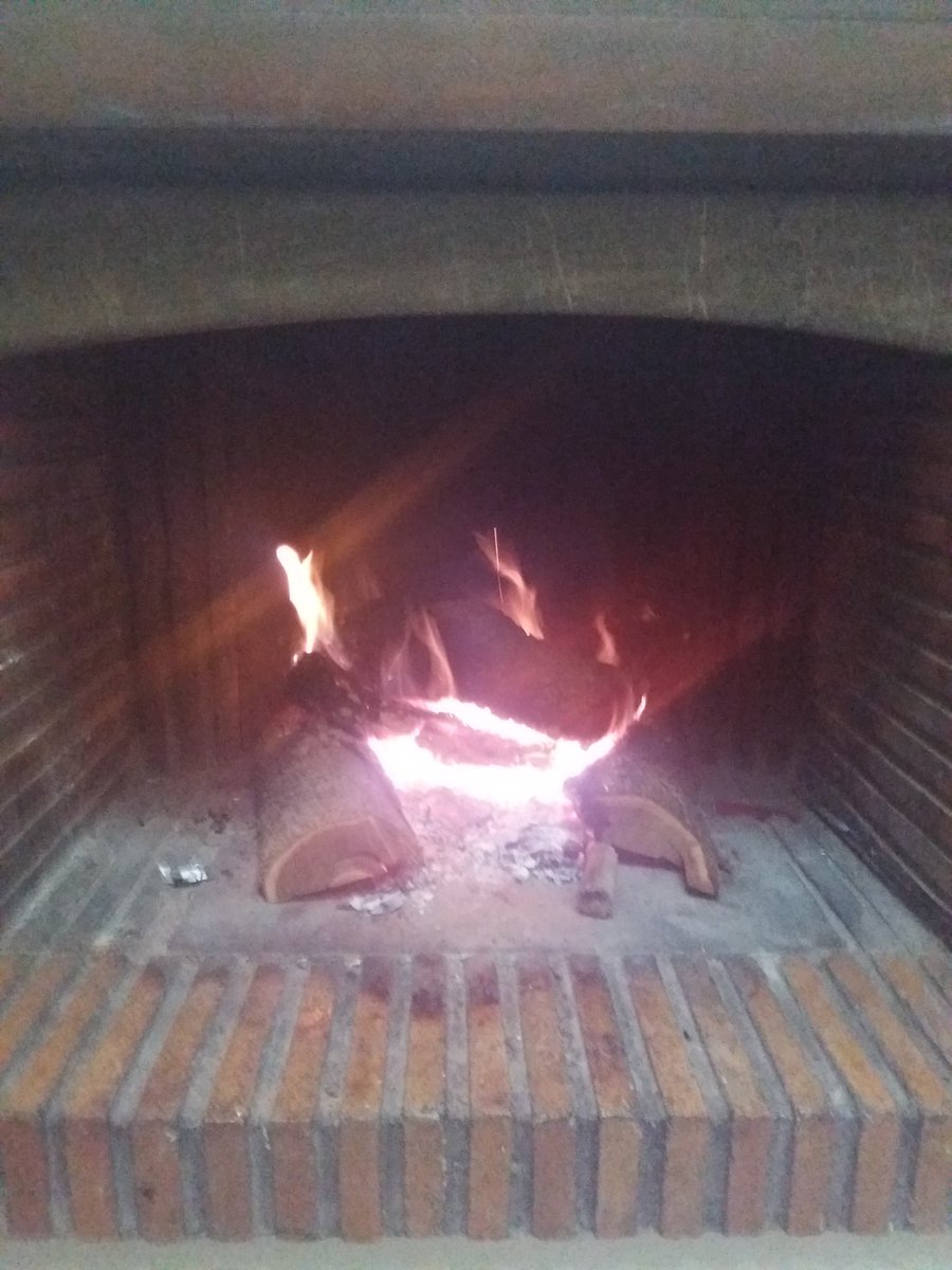 No hay nada como estar comentando,donde iremos mañana a cazar a la menor,al calor de la lumbre.
Suerte a todos los que salgáis mañana de caza <a href="/pamplonajavi/">Javi</a> @DeCazaLaChasse <a href="/lacazaesjoven/">La Caza es Joven</a>