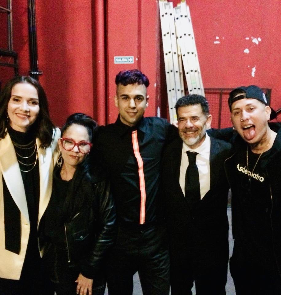 Ayer fue una noche para el recuerdo. Junto con estos 4 gigantes de la foto y mucha gente más estamos defendiendo los derechos de los que más tenemos que cuidar. Los chicos son el futuro. Gracias a todos los que ayudan de una forma u otra a que el mundo entienda esto de una vez