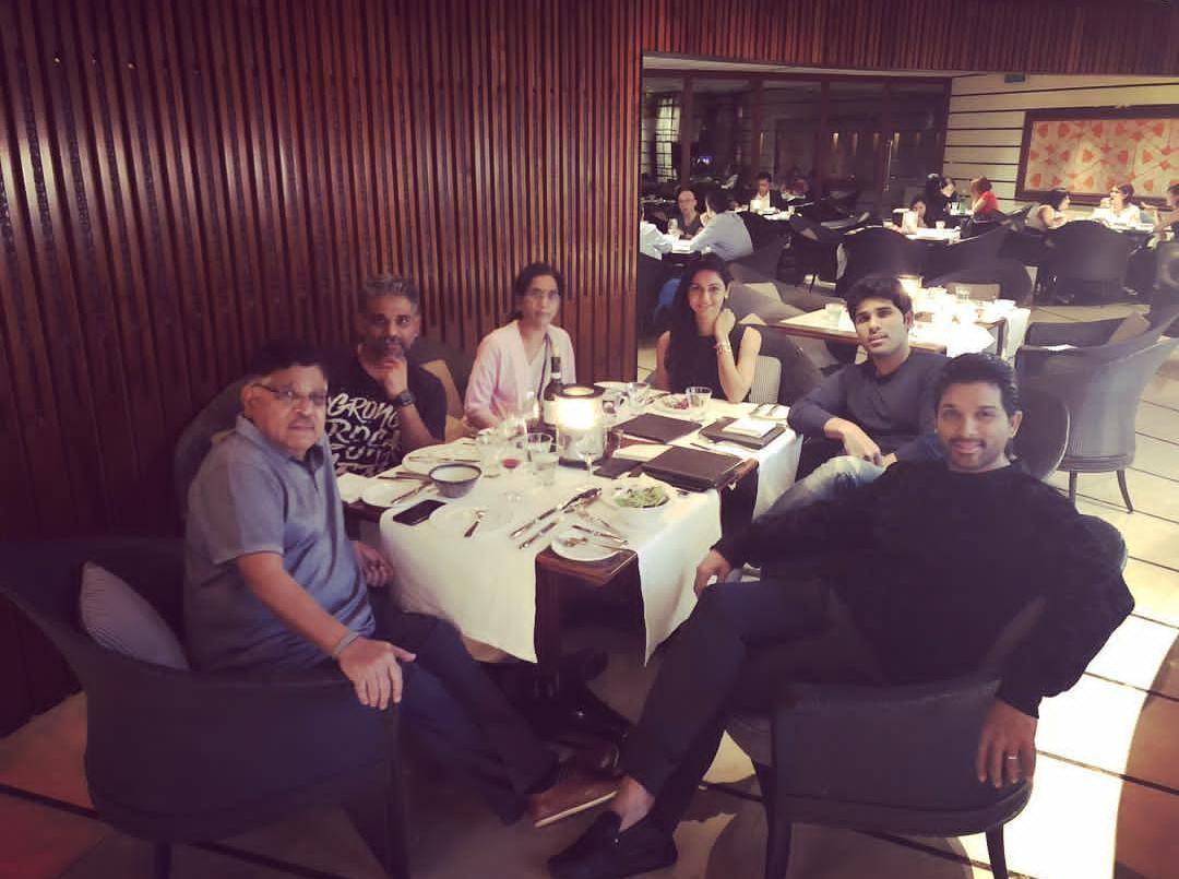 GaddeAjay's tweet photo. #AceProducer #AlluAravind is enjoying a family time in Singapore with his sons @AlluArjun, @AlluSirish @AlluBobby & #AlluFamily https://t.co/oehCZ93bwm