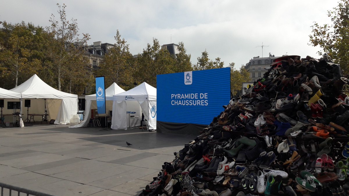 SkynightFrance's tweet image. @SkynightFrance soutient les ONG !
 STOP aux bombardements civils ! @HI_france mobilise chaque année le grand public grâce aux Pyramides  de chaussures. 
Nous avons eu le plaisir de disposer 2 mur LED  Outdoor de 6x3.5,  pitch 6mm à Lyon et Paris
#murled #event #Lyon #Paris