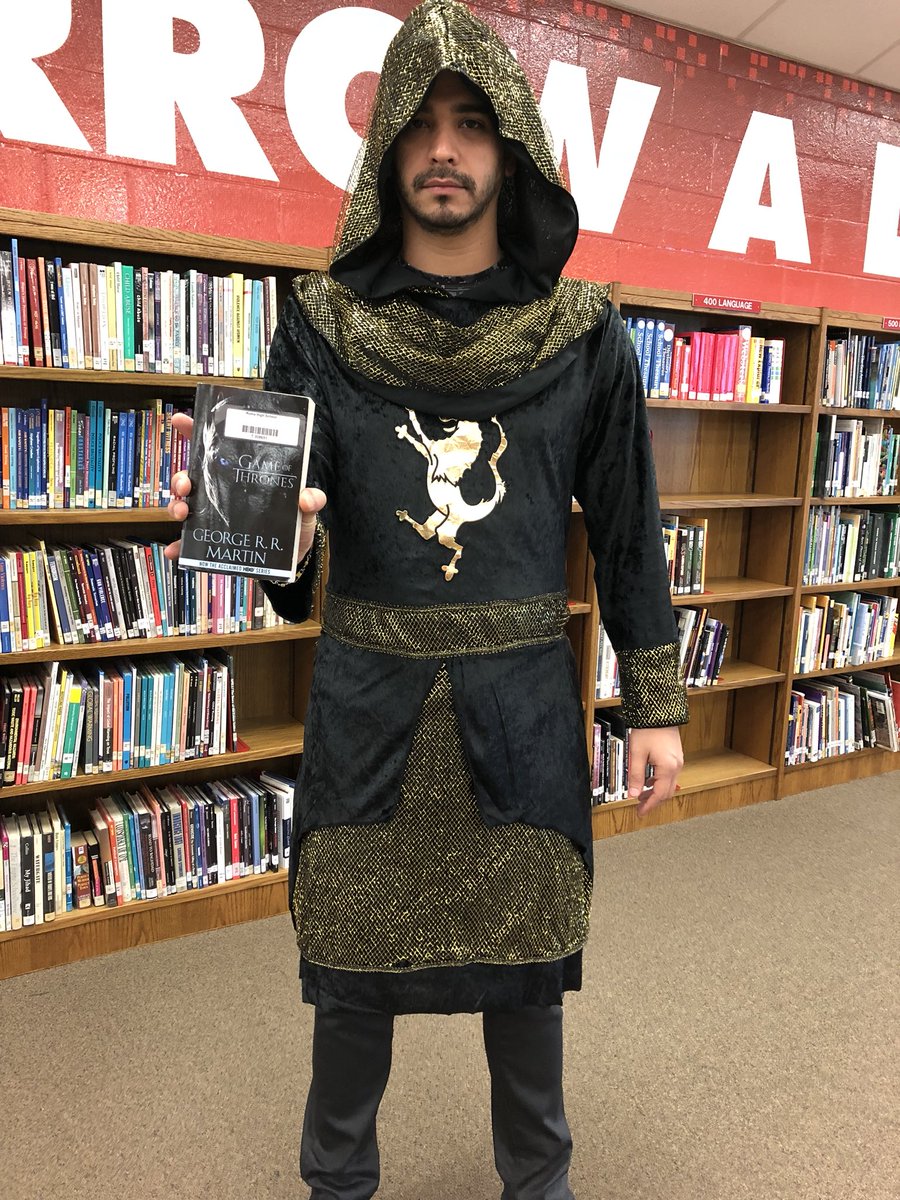 romahslibrary's tweet photo. “Halloweening and Reading” #rgvlibrarysquad https://t.co/UJJDv2jgcE
