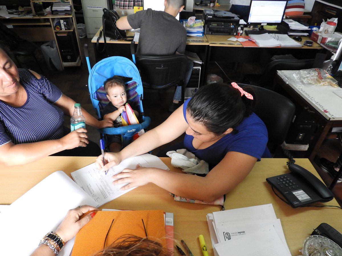 SSLegalyTecnica's tweet photo. También ayudamos nuevamente a Juliana M. Benitez para que su hijo León pueda continuar con el proceso de atención médica en el Hospital Garrahan de Bs. As. A su regreso, debemos seguir trabajando en forma conjunta para dar a León una mejor calidad de vida. https://t.co/Na7HPGQM9V