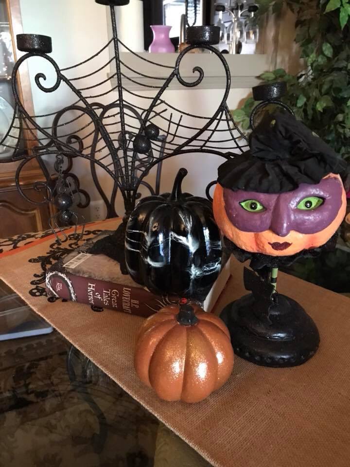 SusanHRitchey2's tweet photo. Happy Helloween 🎃💀👻👹 When the dark night appears and everything turns into evil, just remember it’s Halloween, just chill!
The dead rise again, bats fly, terror strikes and screams echo, for tonight it’s Halloween.👿 https://t.co/yfgeVYmrqR