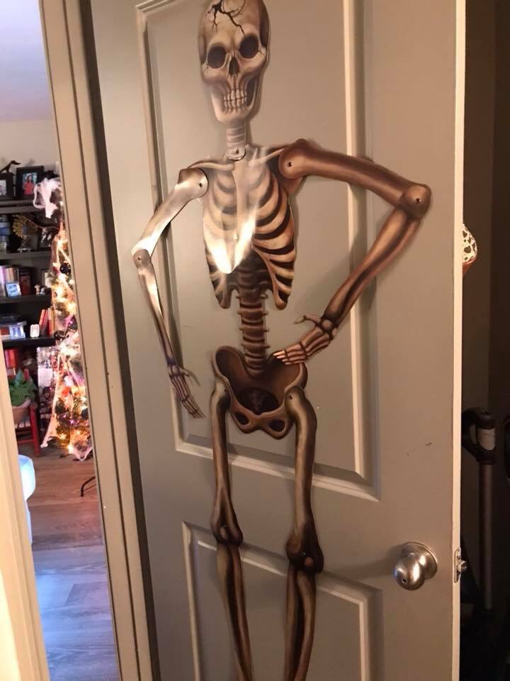 SusanHRitchey2's tweet photo. Happy Helloween 🎃💀👻👹 When the dark night appears and everything turns into evil, just remember it’s Halloween, just chill!
The dead rise again, bats fly, terror strikes and screams echo, for tonight it’s Halloween.👿 https://t.co/yfgeVYmrqR