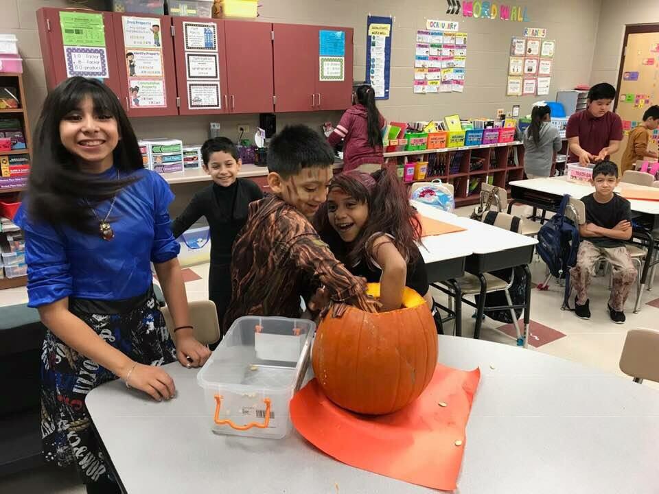 NjohnsonPierce's tweet photo. CSI (Cool Science Investigations): How Many Seeds in a Pumpkin? Ms. Torruco’s 3rd grade class #FunPurposefulLearning #APierceStrong https://t.co/bc5xoKLKVQ