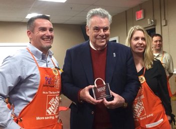 HomeDepotGR's tweet image. Standing as an important voice for #RetailAdvocates, @RepPeteKing received @NRFnews’s “Hero of Main Street” award from Store Manager @Donna_Delia at the Deer Park, NY store. Thank you for visiting to hear about issues impacting our customers and associates! #HDStoreWalks