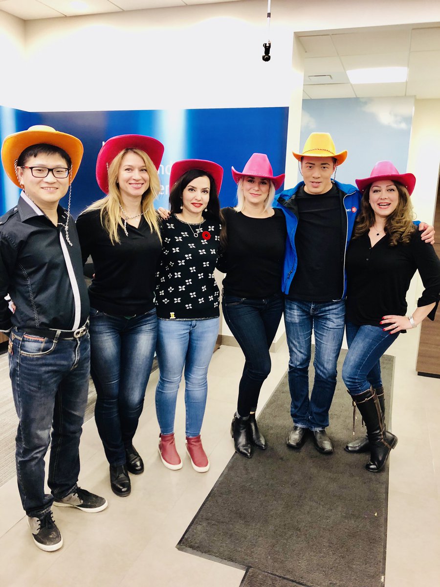 thehangzhou's tweet photo. See, there’s a reason why “FABULOUS “ is our middle name! 😝Happy Halloween 🎃 from the fabulous team Forest Hill Village! #proudtoworkatBMO #onebankoneteam #bestteaminbanking #TCROCS #GTDrocks https://t.co/Eekkpr8ssi