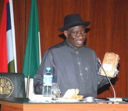 otunbaadeleye's tweet photo. Where is our Cassava Bread...

#FactonNigeria https://t.co/jkhfqUDyBv