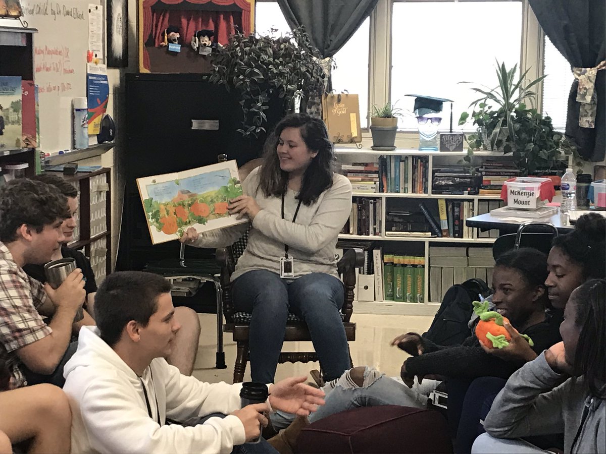 dfteachercadets's tweet photo. Two Halloween 🎃 books for today’s readaloud in @MrsJacksonDFHS Teacher Cadets! #pridein5 #HighSchoolDoesHalloween https://t.co/6AwYxI9qls