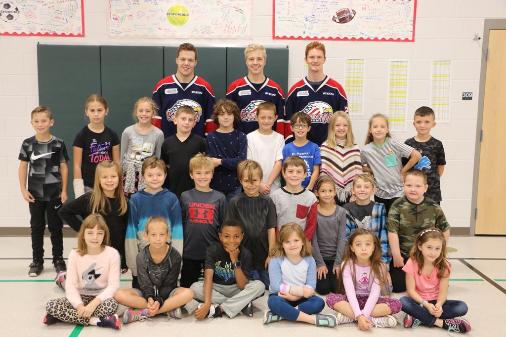 SpiritHockey's tweet photo. #SpiritInTheCommunity
October 11th @haydendavis21 @Reags_o_steel @JenkinsBlade all visited Woodcrest Elementary School to teach the students the fundamentals of hockey.
Special Thanks to Midland Eye Care for participating in the Saginaw Spirit Adopt-a-School Program! https://t.co/ZeGGZye8Pf