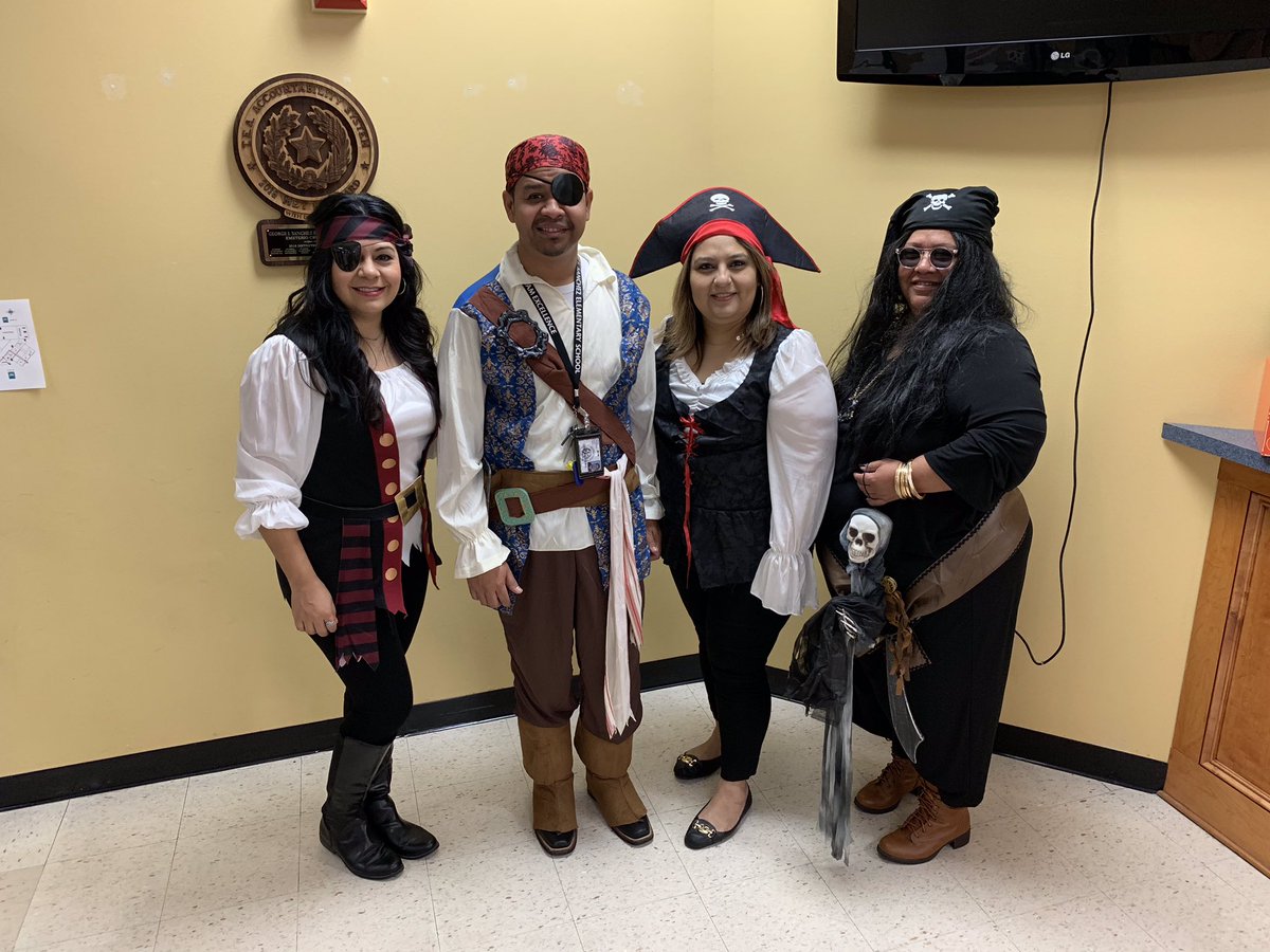 NLPerez3's tweet image. “Characters Come Alive” at @SanchezES_HISD!  Making a character come alive isn’t just about the external aspects of how they look and act and speak. It’s about the motives, the hopes, fears, and dreams that drive a person. #FallIntoReading @HISDEastArea 📚✏️🌟👍👏