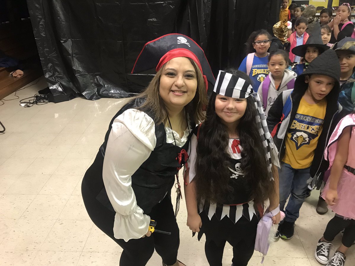 NLPerez3's tweet image. “Characters Come Alive” at @SanchezES_HISD!  Making a character come alive isn’t just about the external aspects of how they look and act and speak. It’s about the motives, the hopes, fears, and dreams that drive a person. #FallIntoReading @HISDEastArea 📚✏️🌟👍👏