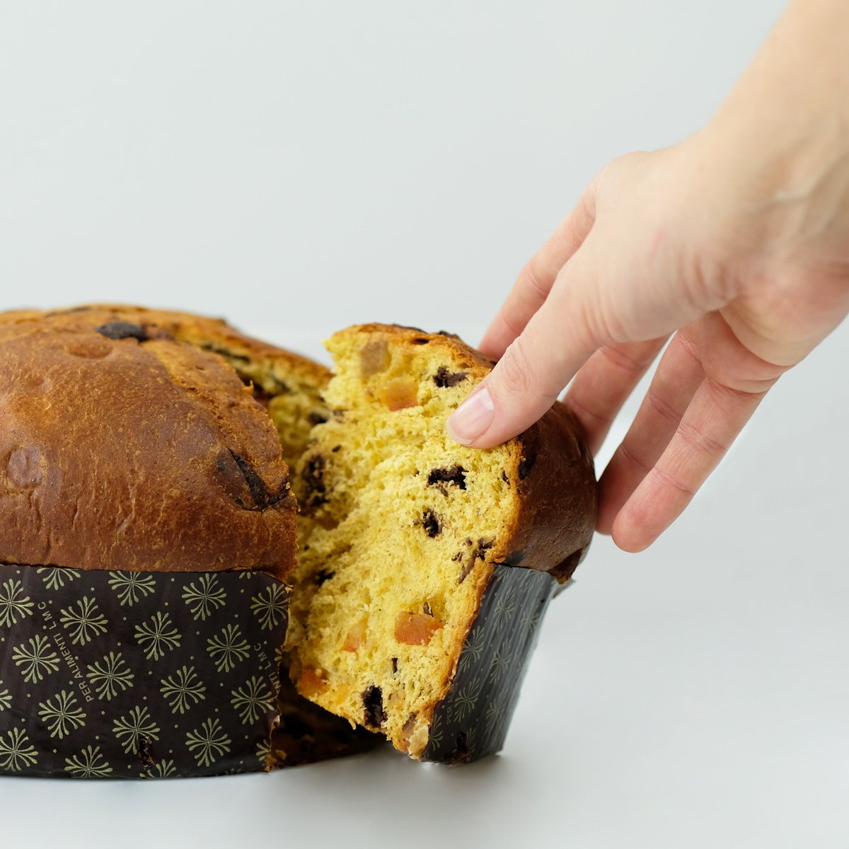 Domori e <a href="/agrimontana/">agrimontana</a> lanciano il nuovo panettone in edizione limitata.
Prodotto secondo la migliore tradizione pasticcera con finissimo cacao dalla Costa d’Avorio e deliziosi cubetti di arancia candita. Una vera delizia!