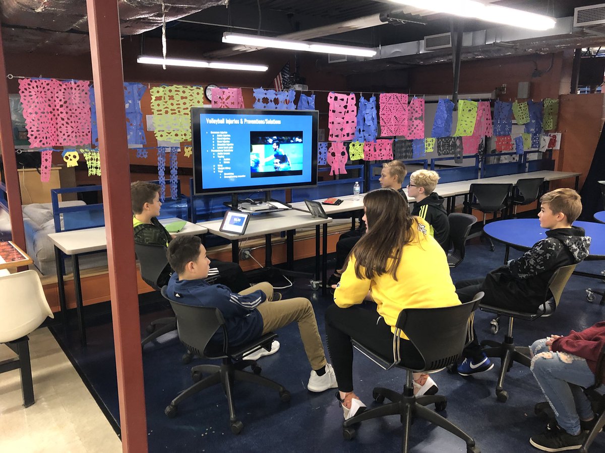 blg0416's tweet image. It was GALLERY WALK DAY in #StudentProposal. Learners sharing their #passions with their peers and other teachers. #learnercentered #choiceandvoice #TOGAnine @Randerson__ @edUcation_frwd @WaukeshaSTEM