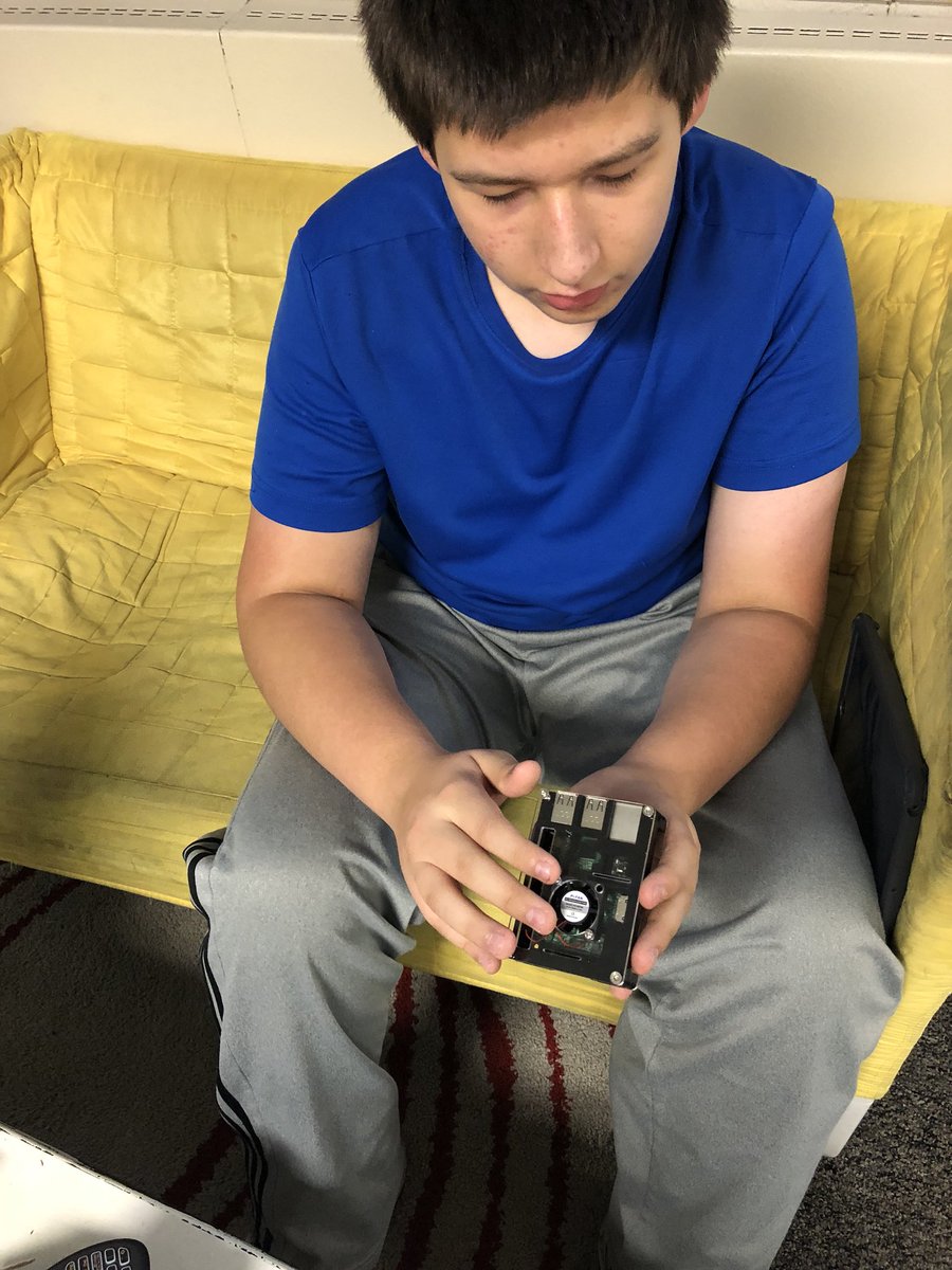 blg0416's tweet image. It was GALLERY WALK DAY in #StudentProposal. Learners sharing their #passions with their peers and other teachers. #learnercentered #choiceandvoice #TOGAnine @Randerson__ @edUcation_frwd @WaukeshaSTEM