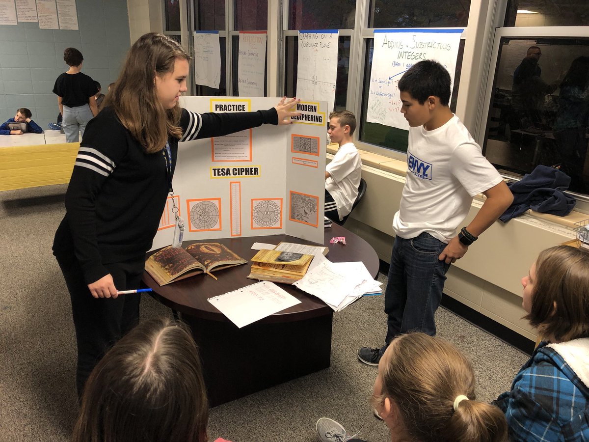 blg0416's tweet image. It was GALLERY WALK DAY in #StudentProposal. Learners sharing their #passions with their peers and other teachers. #learnercentered #choiceandvoice #TOGAnine @Randerson__ @edUcation_frwd @WaukeshaSTEM