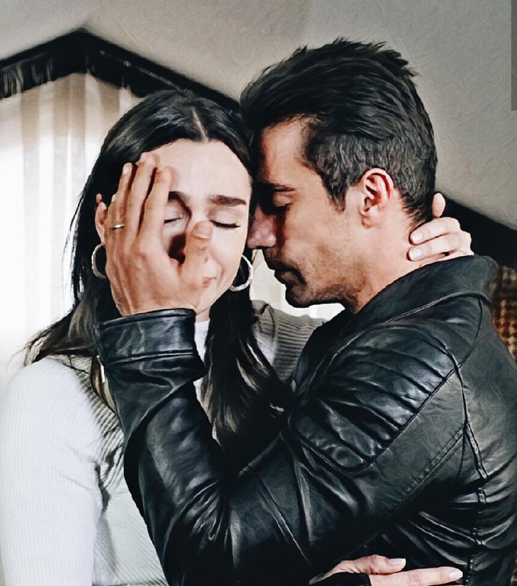 Valla ne yalan söyleyim ibonun yeni disi başlıyor yarın herkes nilbar diye tutturmuş. Ya çok korkuyorum AsFer unutulur diyeee😢😢 

#SiyahBeyazAşk
#AsFer
#AsferleBirÖmür
