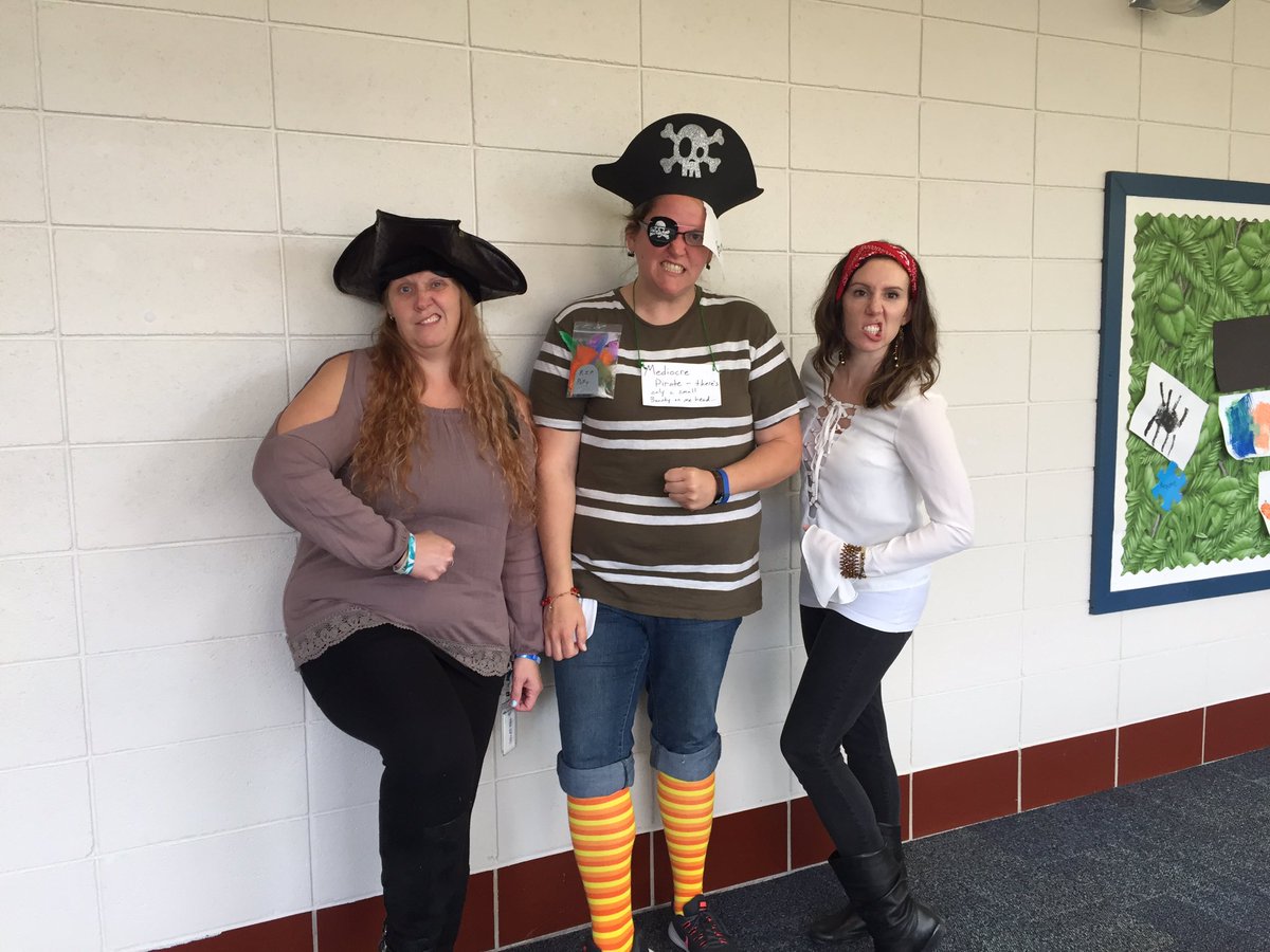 ashlea_ecse's tweet photo. Goofy gang of pirates #smecec #ecse #halloweenfun https://t.co/72ncUETztt