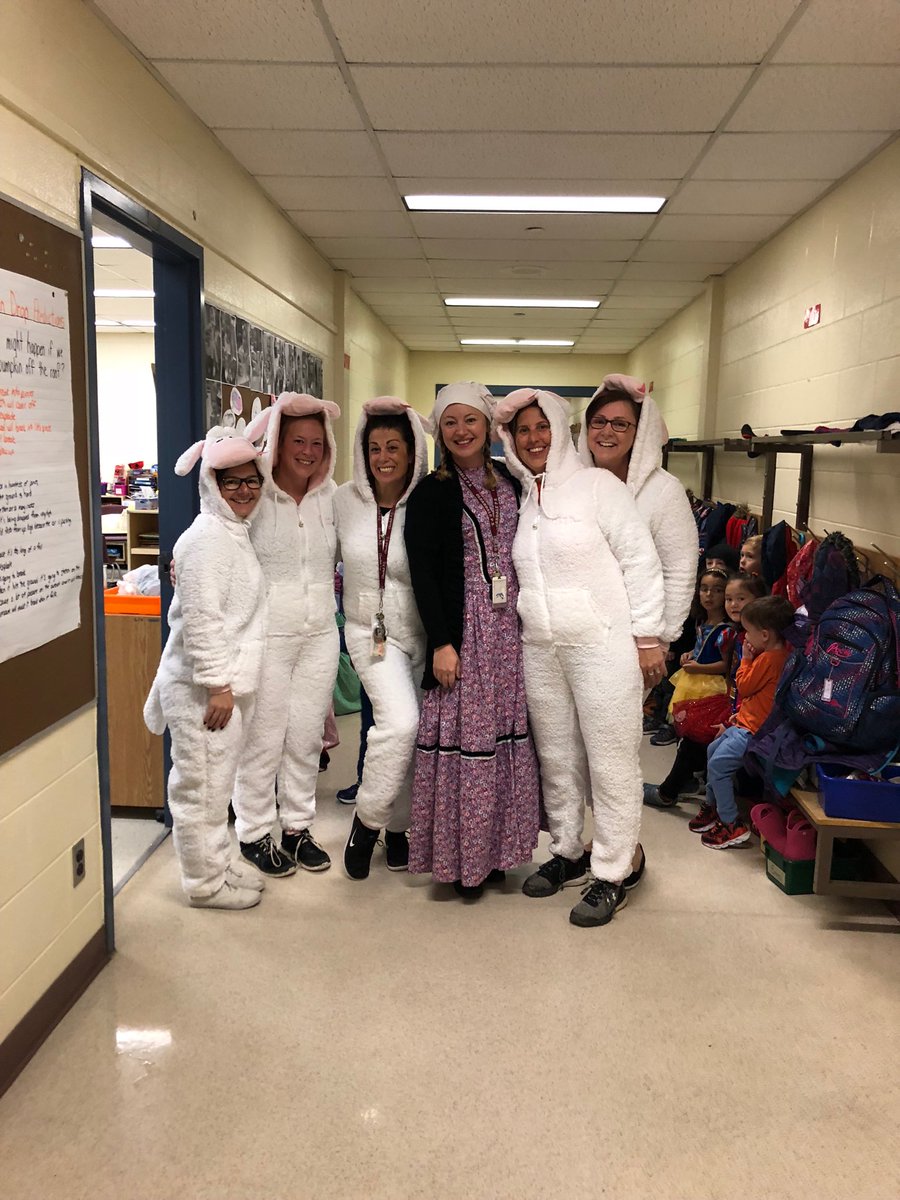 Look our kindergarten team getting in the spirit ⁦<a href="/CleardalePS/">Cleardale PS</a>⁩
