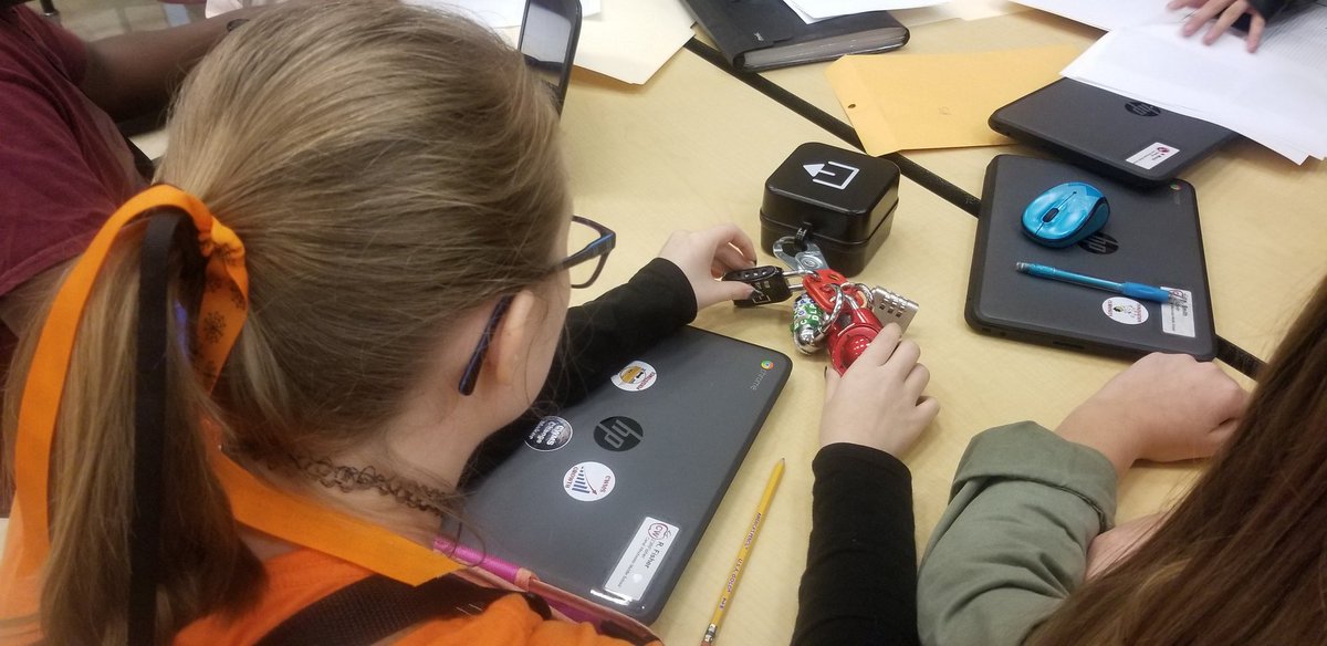 Mssnyder97's tweet image. Team 8-2 Halloween Breakout! #CWMSchangemakers @CWMS_office