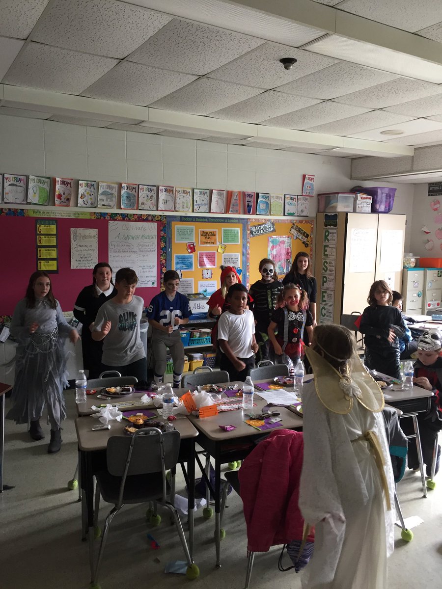 MelissaEdge3's tweet photo. Mrs. Fisher and Mrs. Servis’ kids are having a Halloween dance party. https://t.co/pMuNAWMNPu