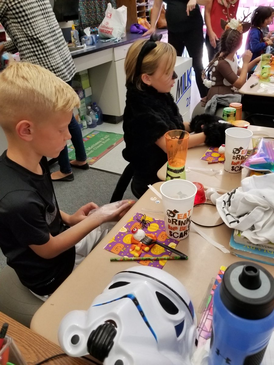 MsFailRoom30's tweet photo. Halloween party! Crafts and treats and fun! #MDUSD #mdeeagles https://t.co/Z7lZvdACew