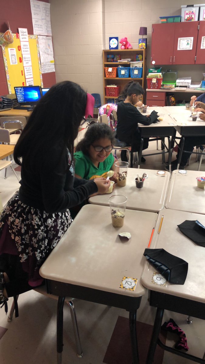 NjohnsonPierce's tweet photo. CSI (Cool Science Investigations): Soil Layers in Mrs. Tejada’s 4th grade class #FunPurposefulLearning #APierceStrong https://t.co/X11HVaXnJ6