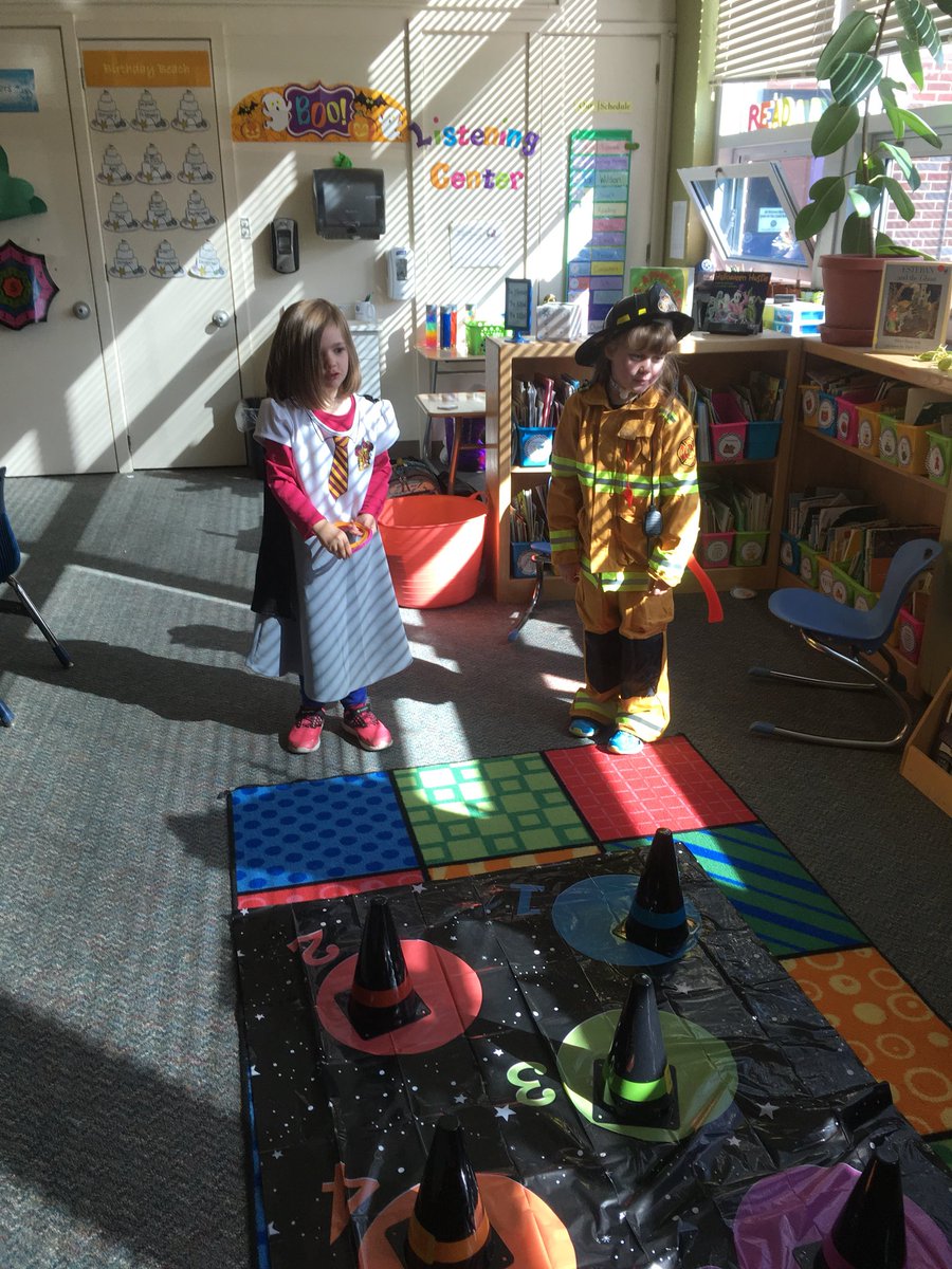 MiddleSchoolWS's tweet photo. FOUNDATIONS students have fun at their party and get ready for the annual @WoodlyndeSchool Buddy Halloween Parade! #GratefulforWoodlynde https://t.co/Qhp4IaM7qg