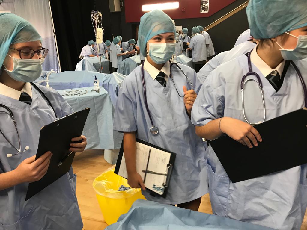 UHHSScience's tweet photo. #futuremedics 💊💉 https://t.co/CleFSq2Xji