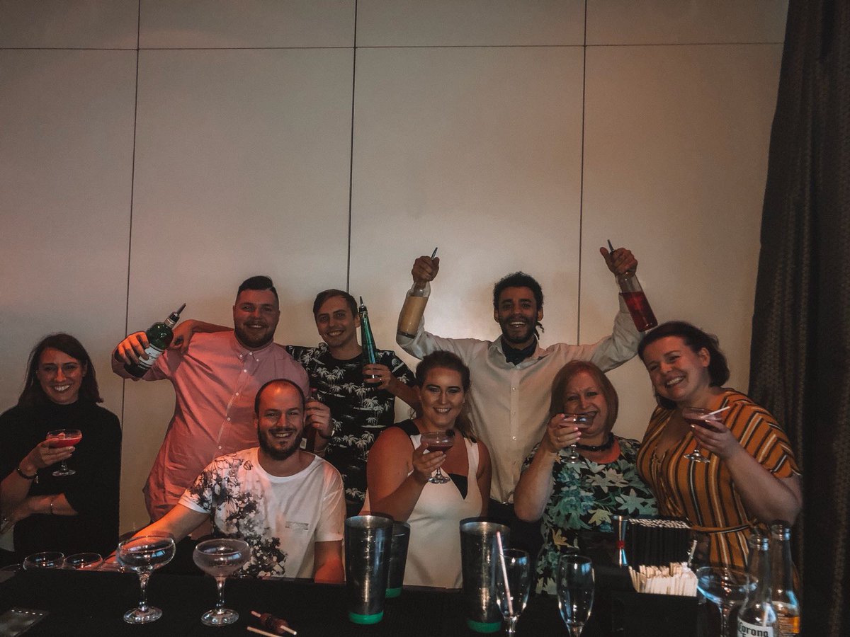 SkyLoungeLeeds's tweet image. Learn to make #cocktails like a boss, with our exclusive #cocktailmasterclass. 🍹👌🏻 Shake, stir and sip delicious drinks in Sky Lounge this Autumn. 🥂Call 0113 241 1007 to enquire. #Leeds