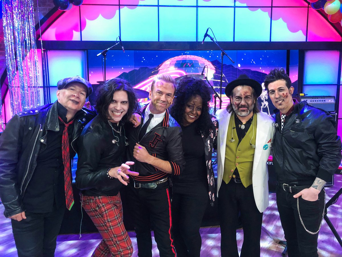 thecringe's tweet image. 80's zombie prom?! 👌 We had a blast being the house band for The @RachaelRayShow Halloween Special today. Huge thanks to Neal Coomer and @cryskode for joining in the fun...
