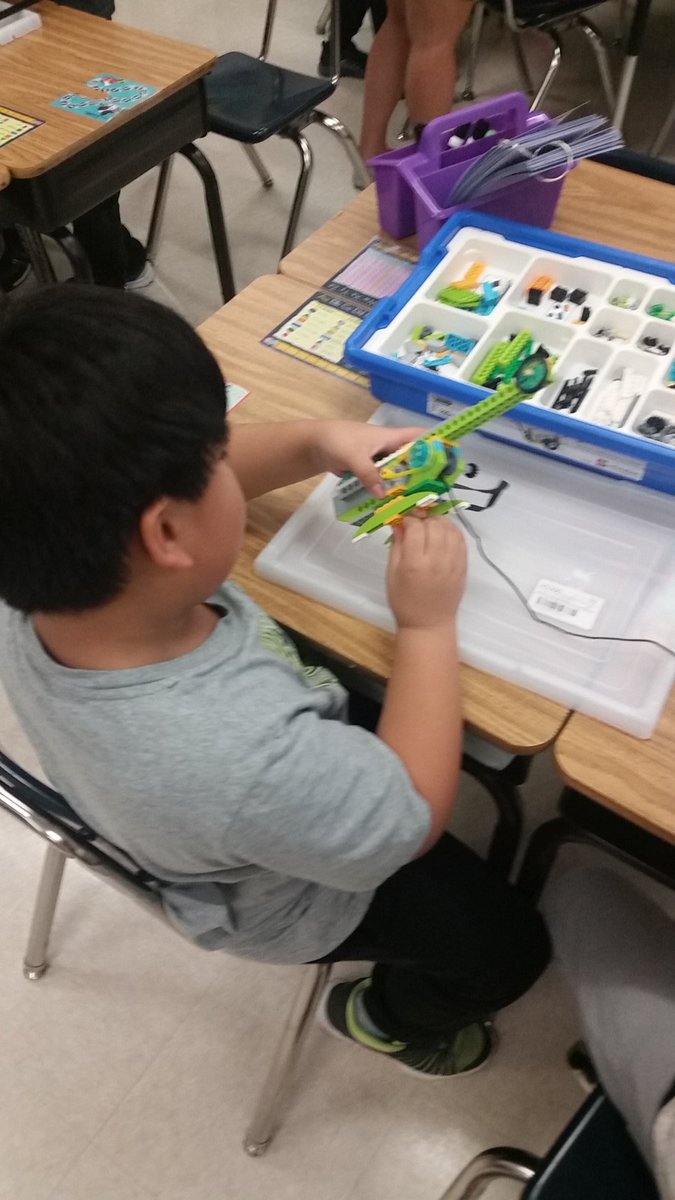 <a href="/springvalley475/">#svwildcats475</a> Wilcats 2nd grade built and programmed <a href="/LEGO_Education/">LEGO Education</a> rescue helicopters this week. #STEM475