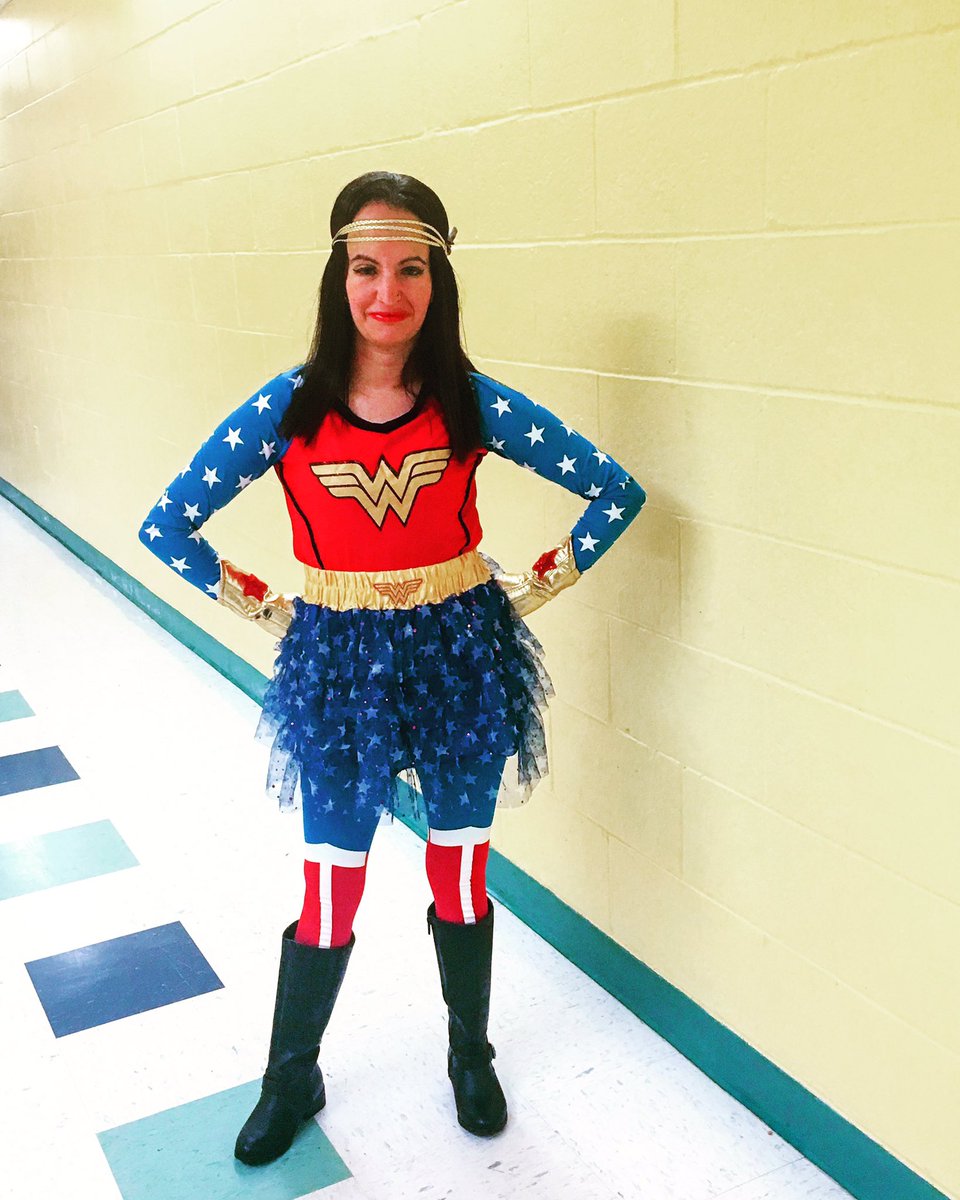 kellylgordon's tweet photo. POW! Happy Halloween. ๐๐ฅ๐บ๐ธ๐ช๐ผ #imfunsize #iworkwithkids https://t.co/nTDwdRET3X