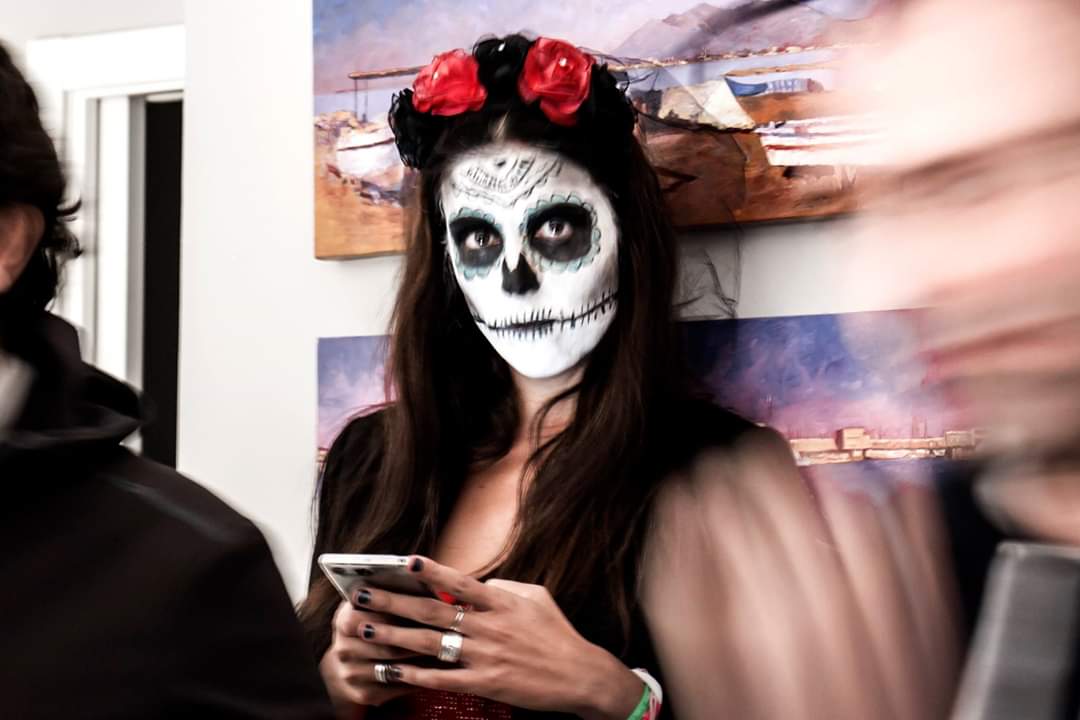 A nosotros lo que nos gusta es una fiesta, da igual que se celebre🎉🎃
Hoy cambiamos nuestro hashtag #IcbrgIsInTheAir para meternos en el papel de #IcbrgIsInTheHell😈
Pero en el estudio lo tenemos claro, nada da más miedo que un logotipo en Word 😱 
¡Feliz #Halloween a todos!