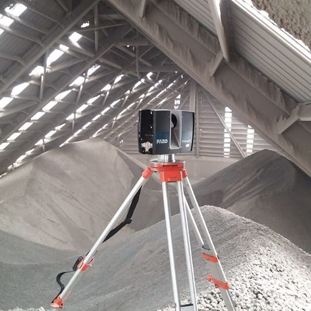 GeomaticaMCG's tweet photo. Nuestro equipo de profesionales en terreno desarrollando labores de escaneo láser de stock pile con el reconocido equipo Faro Focus.
#microgeochile #geodesia #faroscene #farolaser #farofocus #topografía #stockpile #escaneolaser #scanplan https://t.co/EUdlyWPflN https://t.co/1lbFWXK4et
