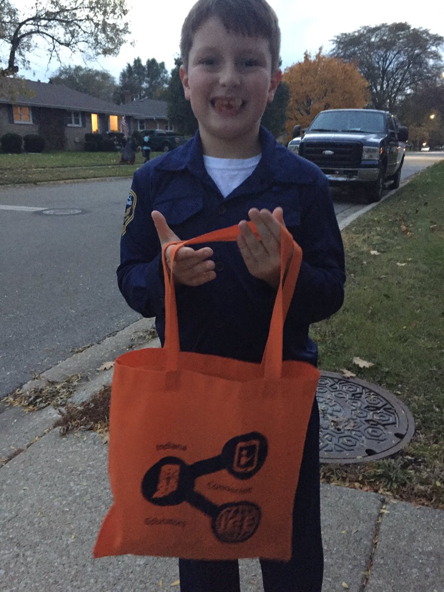 jeffchicki's tweet photo. Found another use for the #ICEIndiana bag 🤗 “Trick or treat” https://t.co/zOg1Z49Uee