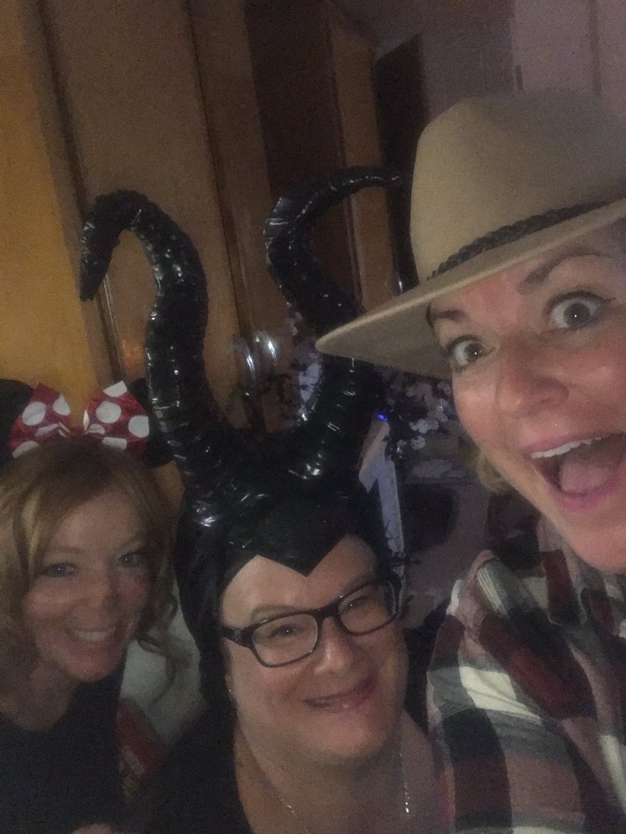 CityFalcons's tweet photo. Today was a fabulous day at Ford City! Smiles, laughs, reading, dancing, organizing, leadership, costumes, friendship, etc etc. #falconsrule #fabulousplacetobe https://t.co/vq9EEUdq2v