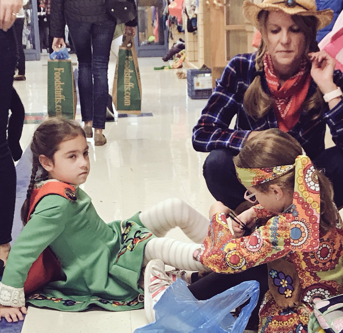 LyonSchool's tweet photo. Wishing you all a happy and safe Halloween... and the kind of friends who help you with the finishing touches on your costume 🖤🧡🖤🧡 #lyonlearning #Halloween #WeAreD34 #kindness #helpinghands https://t.co/FHxaXwKMEw