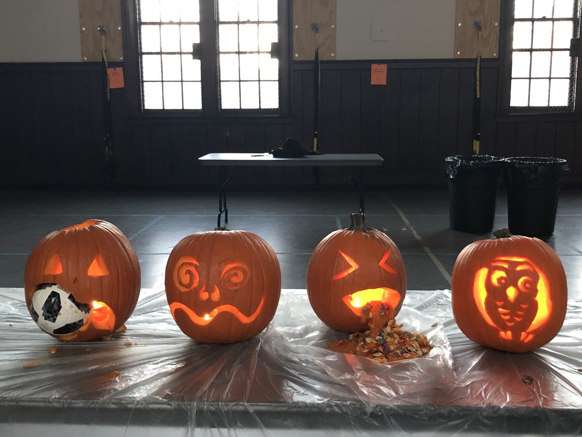 ssmgirlssoccer's tweet photo. A @SueVo85 legacy continues! Winners of our annual pumpkin carving contest! #sabreup #halloween https://t.co/L0e3Exk8E7