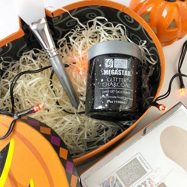 Halloween Masking with <a href="/marthitamtzmtz/">martha martinez</a> 🎃 
#globalbeautycare .
.
.
.
#skincare #skincareroutine #glowingskin #skincareaddict #facemask #washoffmask #sheetmask #repost #happyhalloween #halloweenmask #halloweenmasking #glittermask ift.tt/2qlGPnS