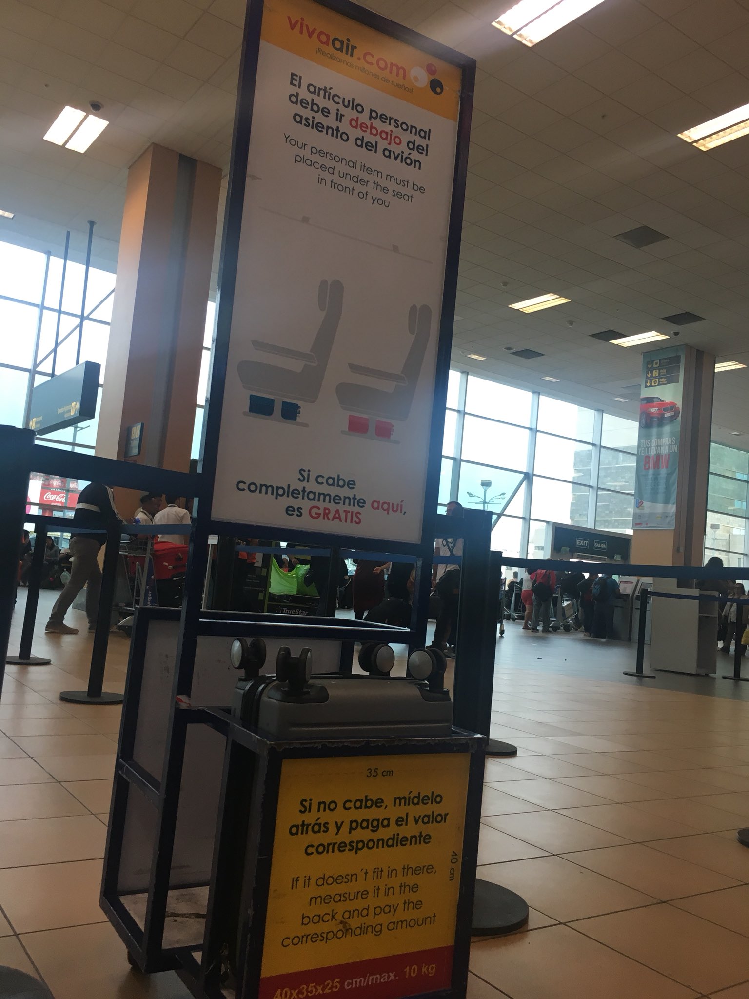 Irene Portabales on X Las rueditas mas caras de la historia si uno vuela en VIvaAir VivaAirPeru VivaAirColombia VivaAirlabs y usa una maleta de las medidas permitidas te cobran 52usd